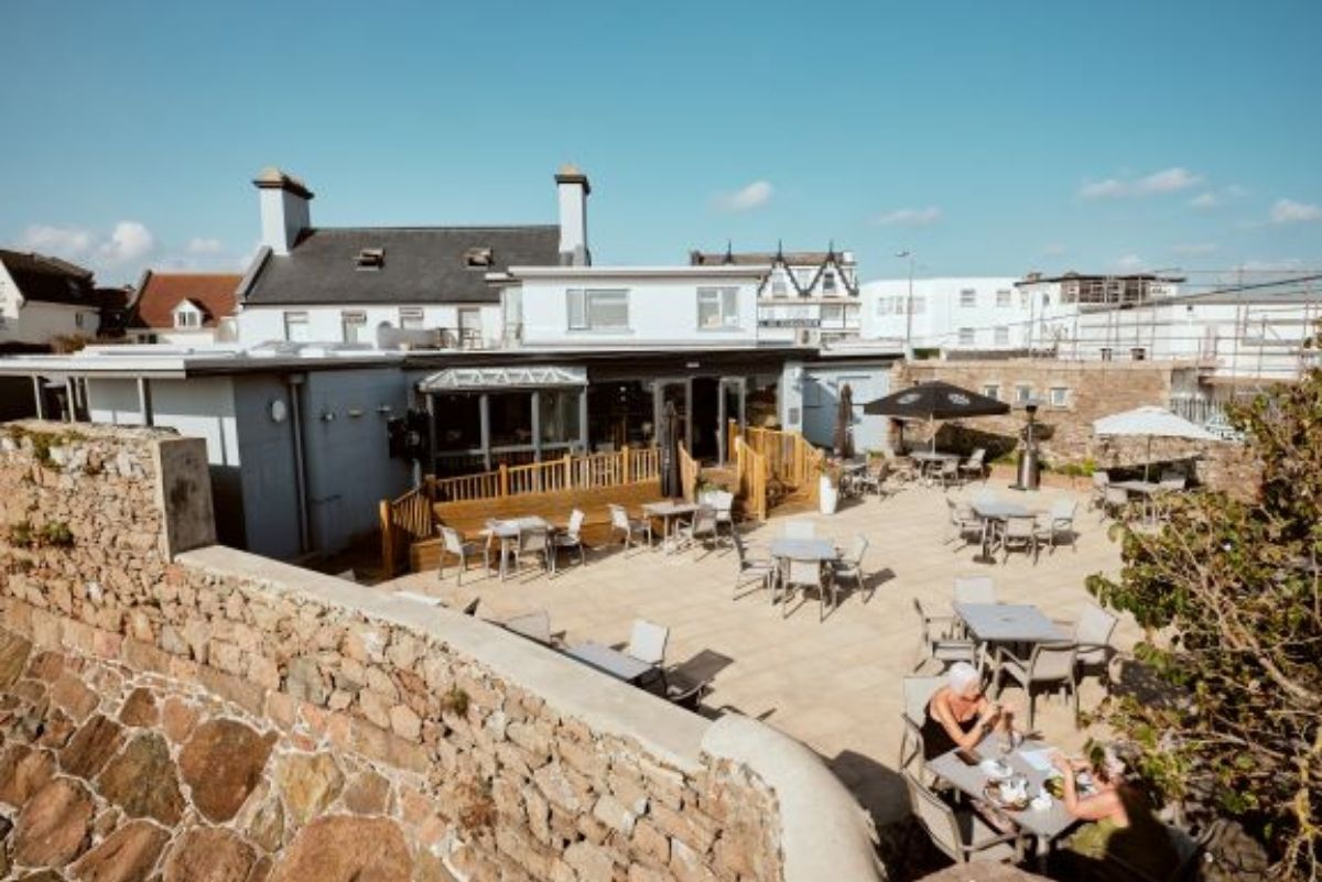 White Horse Pub & Dining Liberation Group