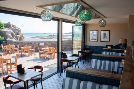 White Horse Pub & Dining